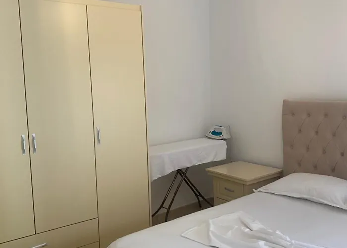 Nela * Sarandë